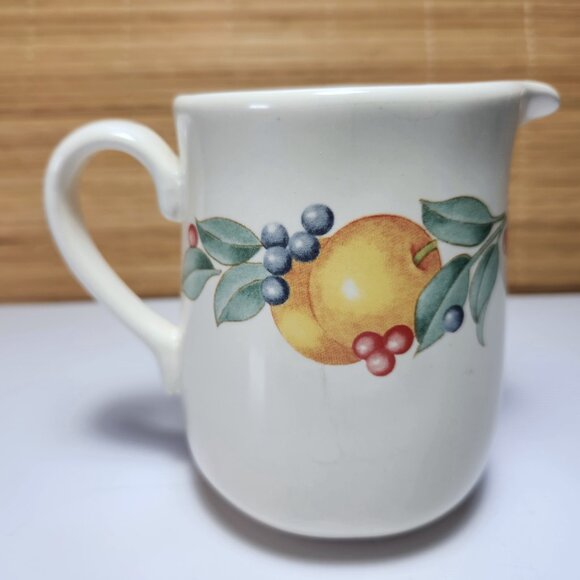 Corelle Abundance Creamer Vintage Fruit and Leaves Cream Colour - Picture 4 of 7